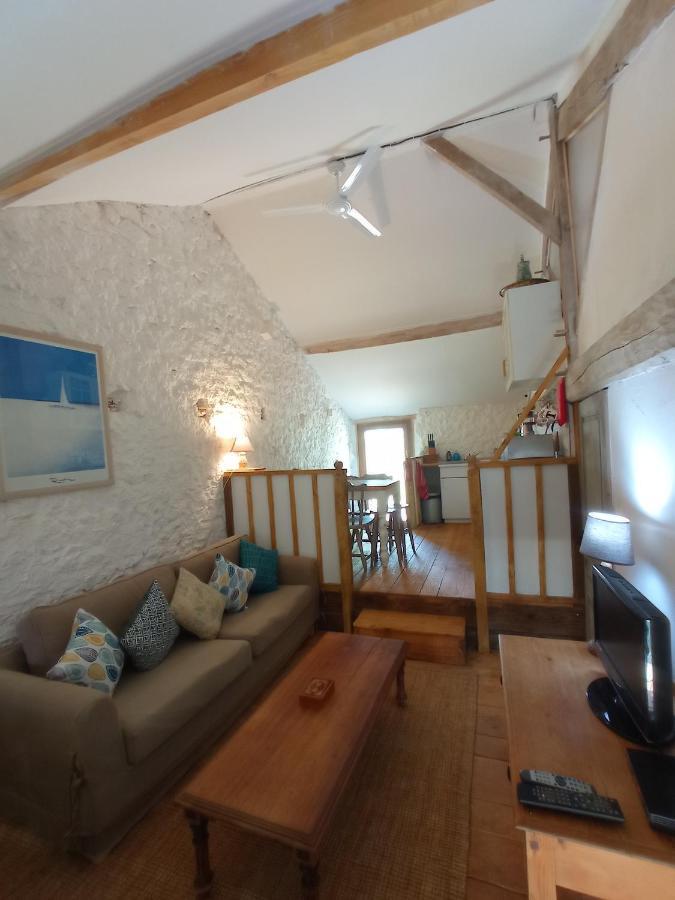 Ecurie Le Buguet Apartment Saint-Antoine-Cumond Bagian luar foto