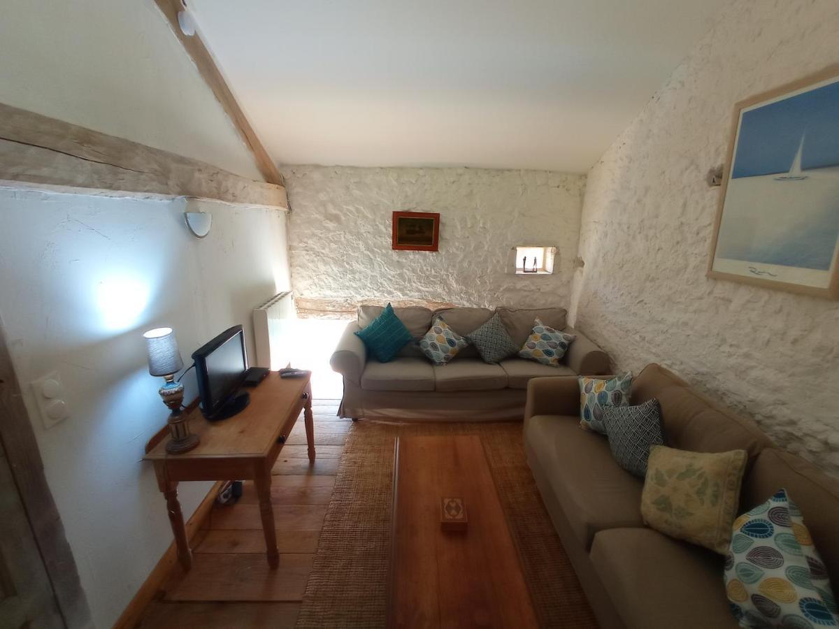 Ecurie Le Buguet Apartment Saint-Antoine-Cumond Bagian luar foto